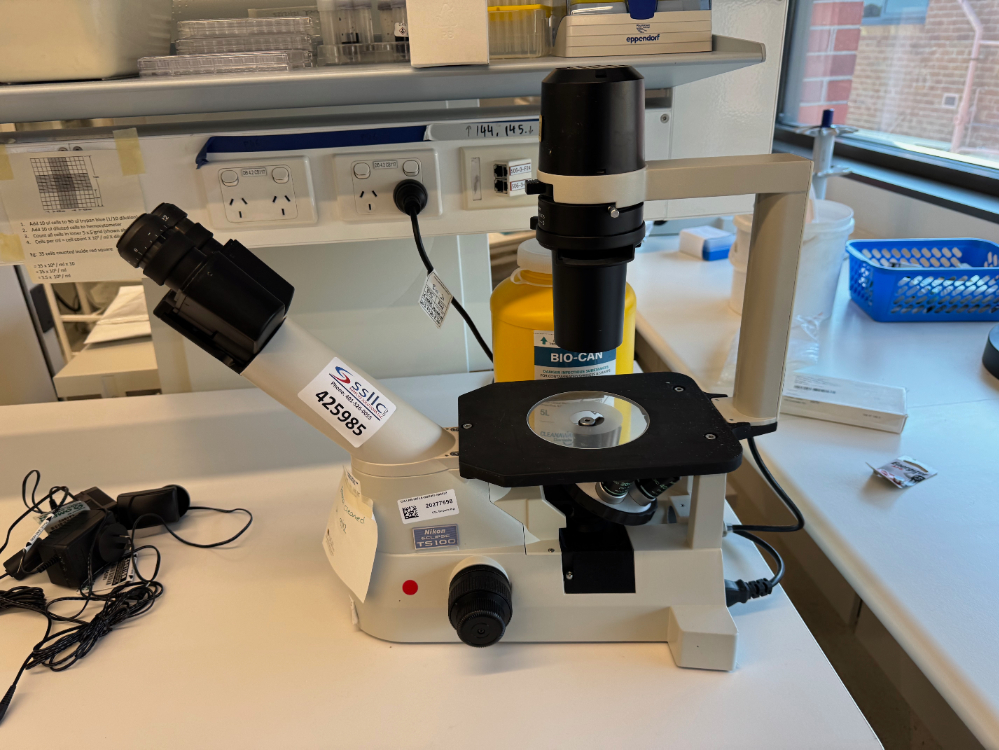 Image of Nikon Eclipse TS100 Inverted microscope